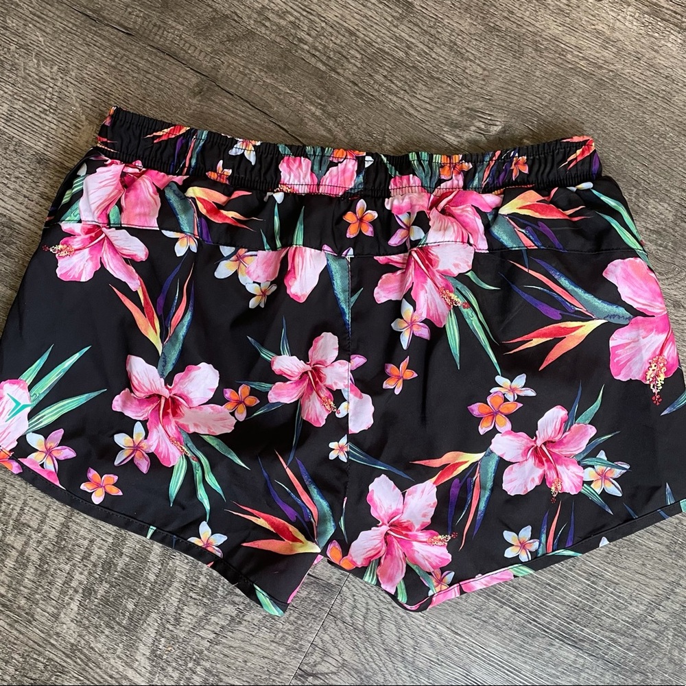 Hawaiian print running shorts